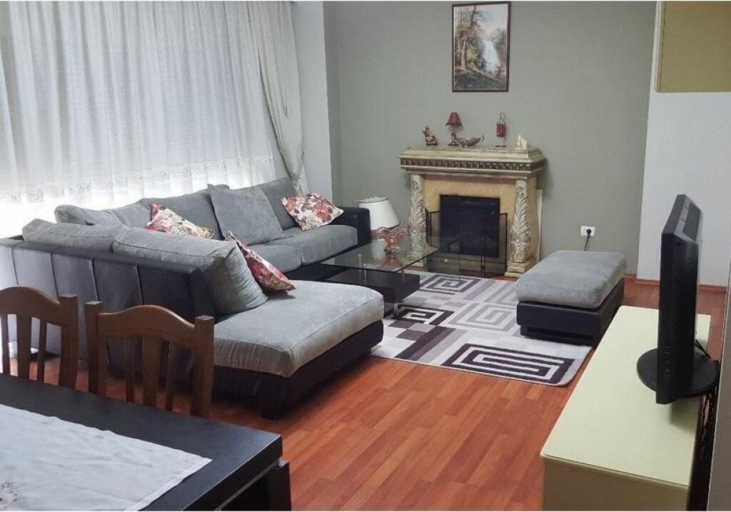 Apartament i Bollshëm 1+1 me Qira, Tek Pazari i Ri