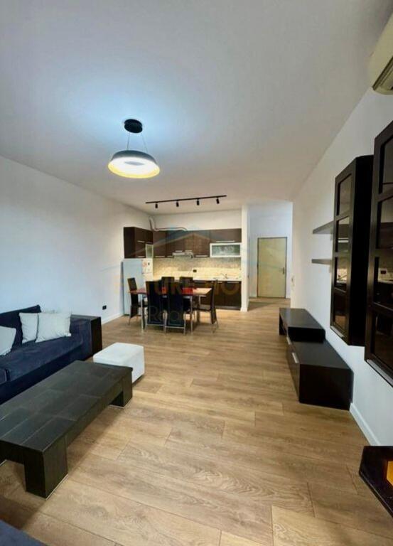 Shitet, Apartament 2+1+2, Oxhaku , Tiranë