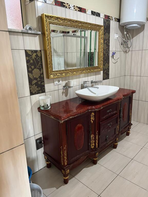 🏡 SHTËPI ME QIRA – Rruga Kristaq Kristidhi 🏠 Jepet me qira Duplex 4+1 + 2 banjo