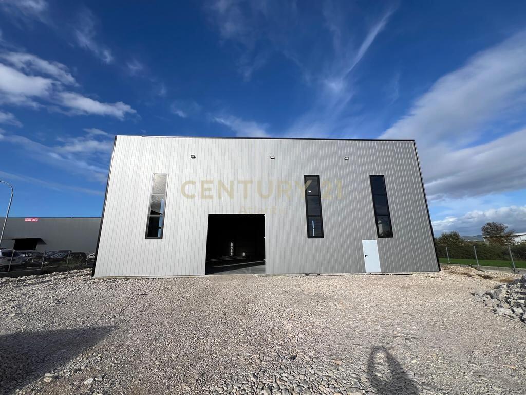 KAPANON I RI BUZE RRUGE PER QERA NE PJEZE DURRES ! 3,900 € /Muaj