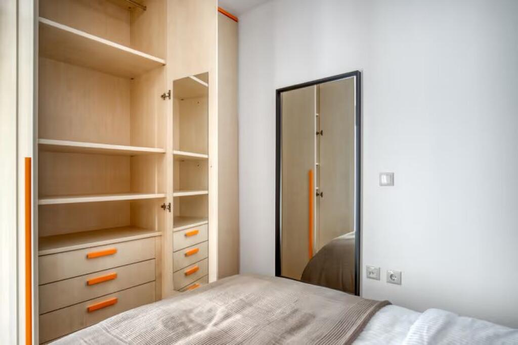 Apartament Me Qera 2+1 Tek Komuna e Parisit (ID B2201591) Tirane