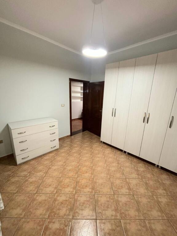 Jepet Me Qera Apartament 1+1+1 Ballkon