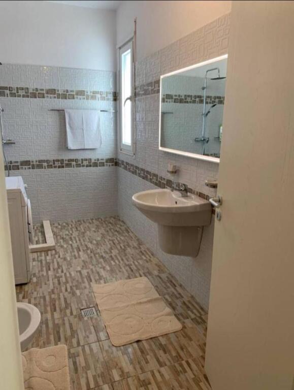 🏠 Shtepi  me qera,  Pallat i Ri  2+1    💶 Elar2 13854    