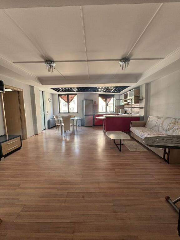 Bulevardi Zogu Par Shitet Apartament 2+1+2