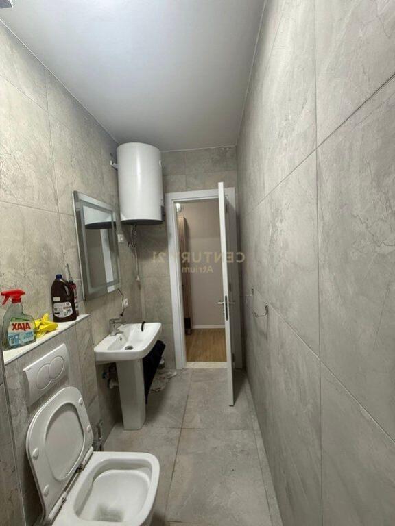 Apartament 2+1, Astir