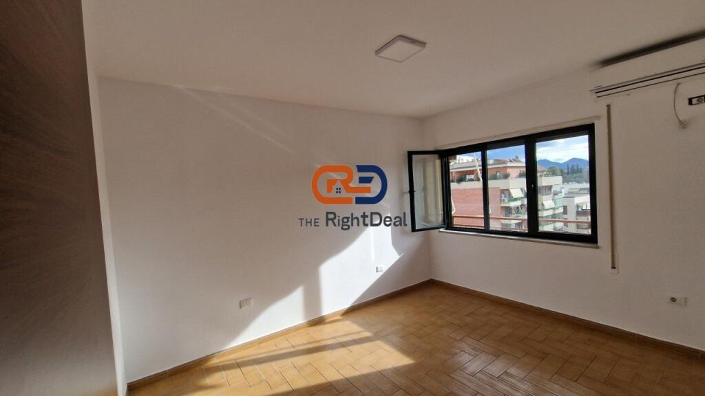 Ne Bllok, Jepet Me Qira Ambient 3+1+2, I Pershtatshem Per Veprimtari Te Ndryshme Biznesi!!!