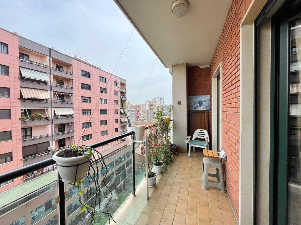 APARTAMENT LUKSOZ 3+1+2 POSTE PARKIMI PER QIRA TEK GALERIA !!