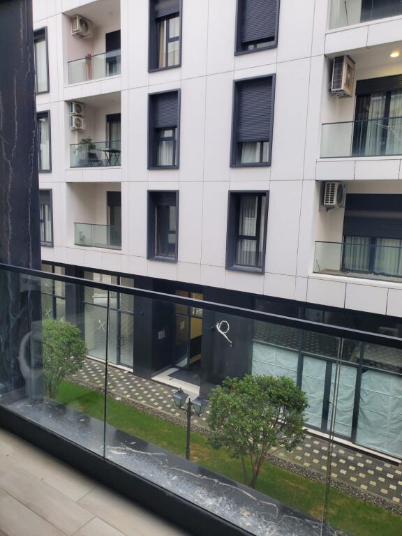 🏠 Apartament me Qira – Liqeni i Thatë (pranë Radisson Blu)