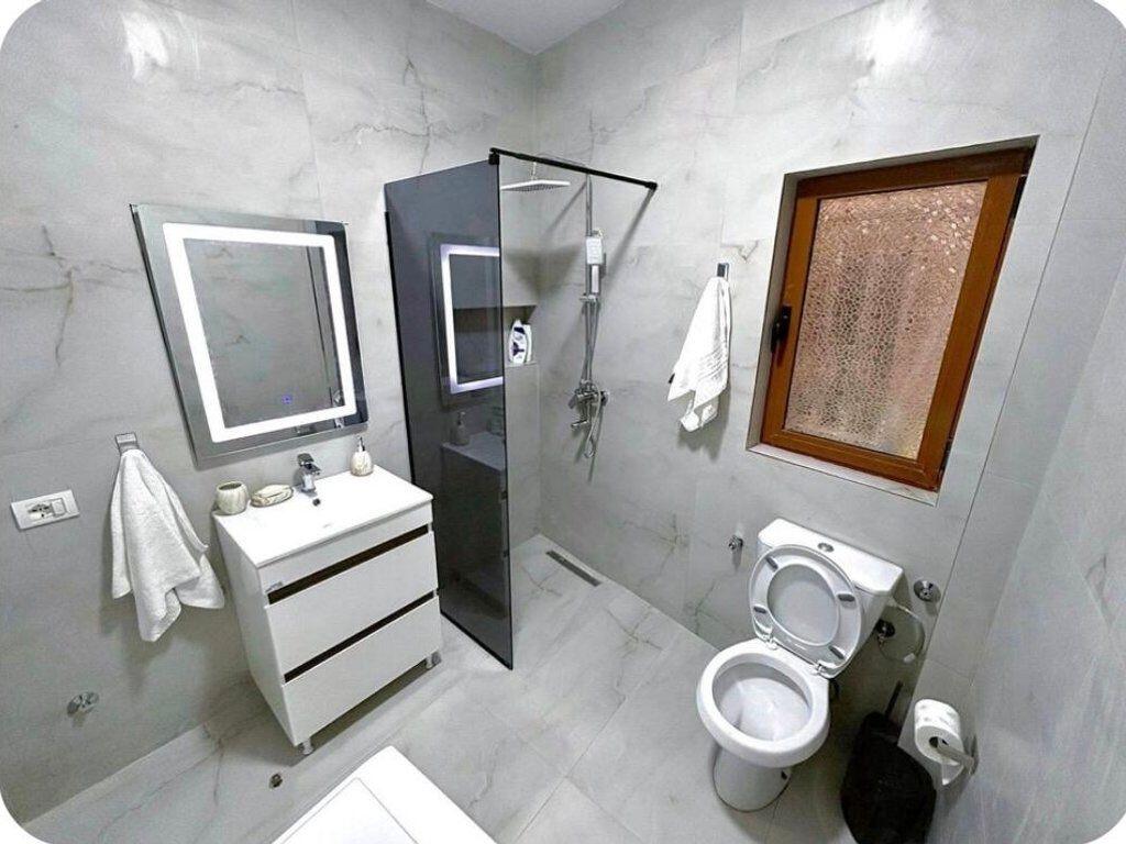 Apartament me qira 2+1,Restorant Durresi