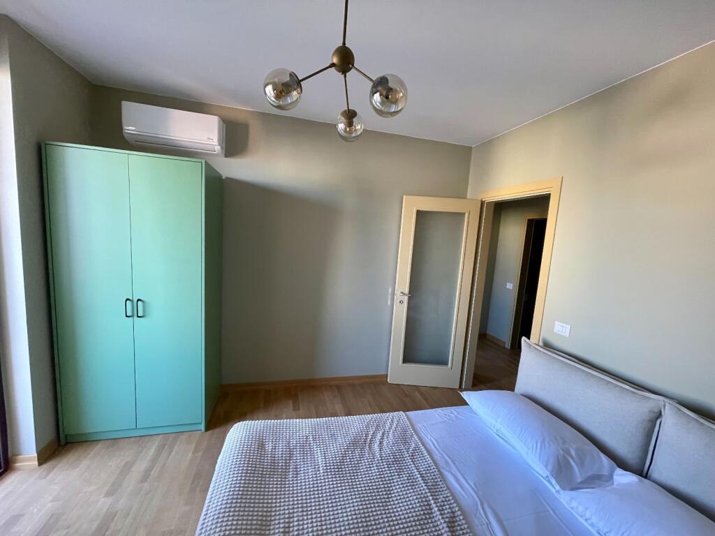 Jepet me QIRA apartament 1+1 Pasticeri Reka, Komuna e Parisit