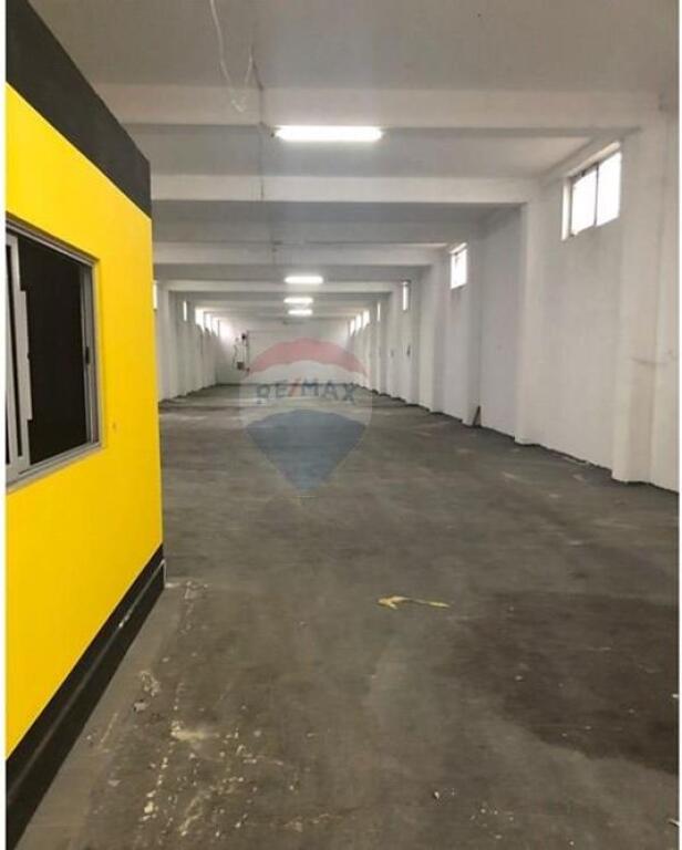 Magazinë ose Showroom me Qira