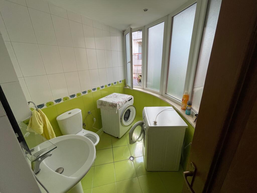 Shitet Apartament 2+1