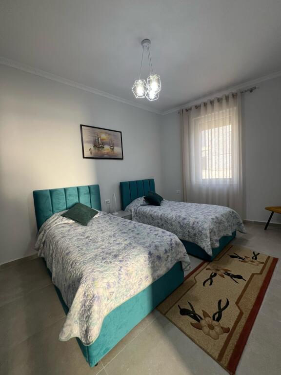 APARTAMENT 2+1 PER QERA TEK KAFE FLORA