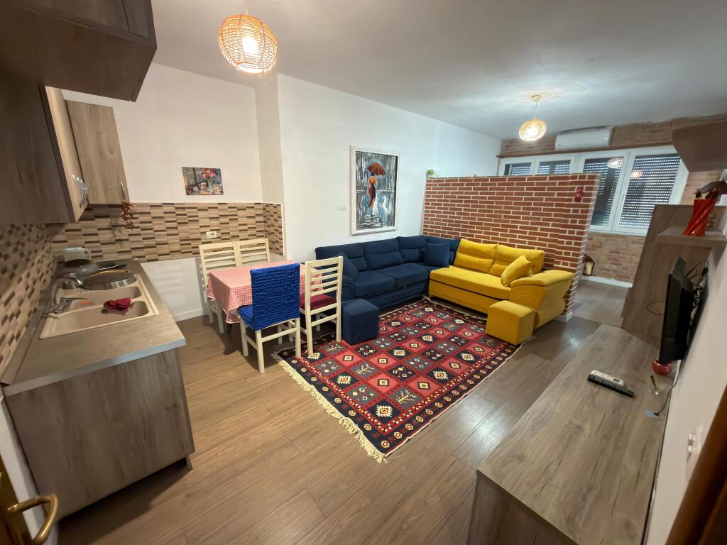 📣Jepet me qira apartament 1+1 i kthyer në 2+1 📍 Yzberisht (drejtim Misto Mame)