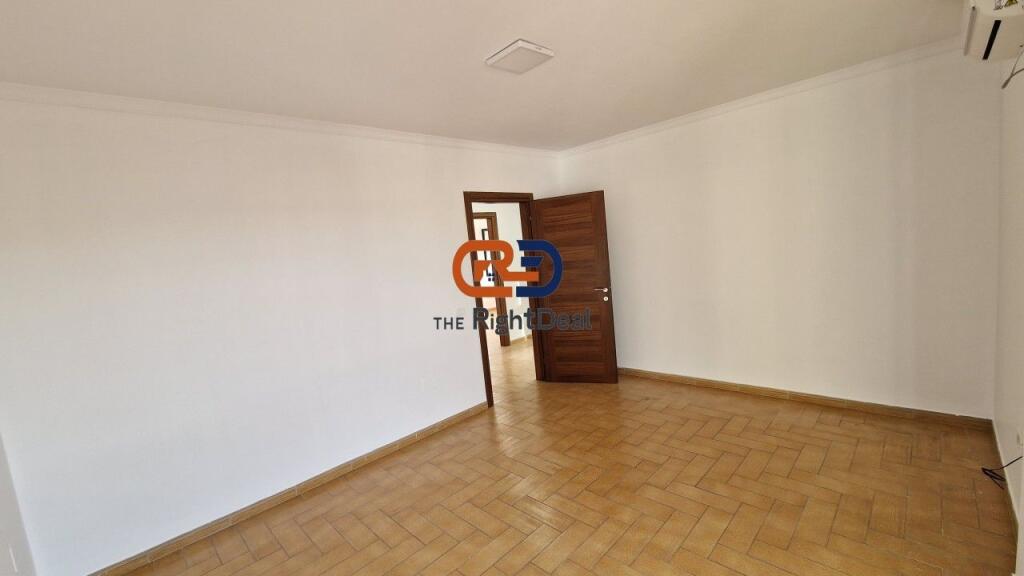 Ne Bllok, Jepet Me Qira Ambient 3+1+2, I Pershtatshem Per Veprimtari Te Ndryshme Biznesi!!!