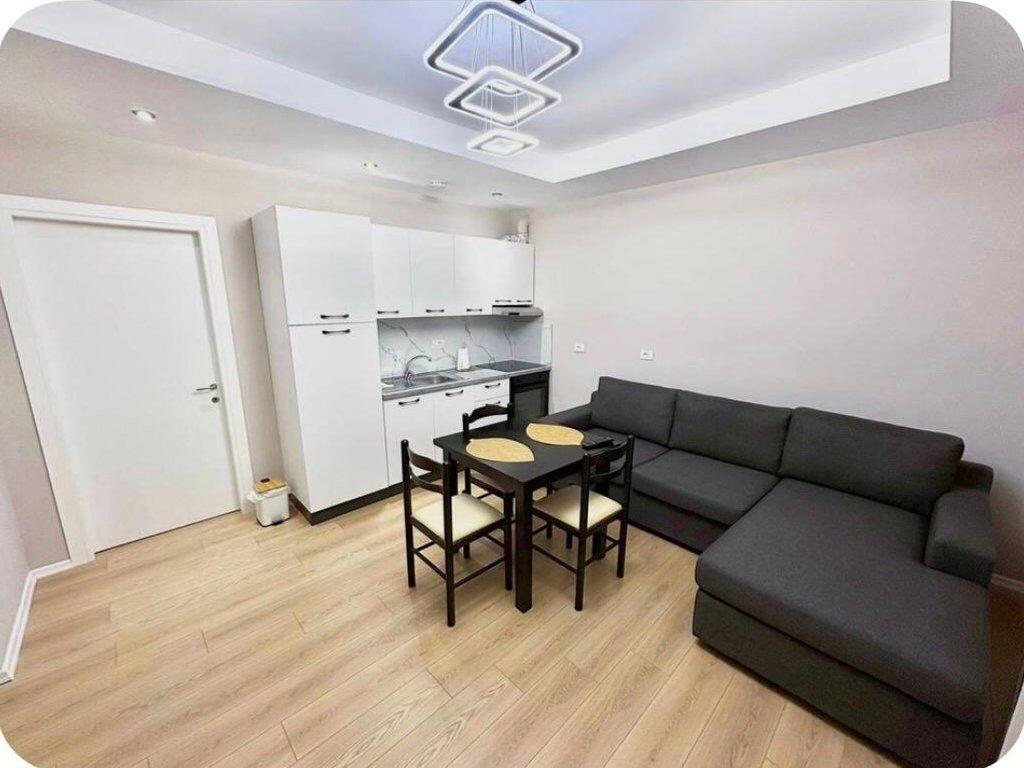 Apartament me qira 2+1,Restorant Durresi