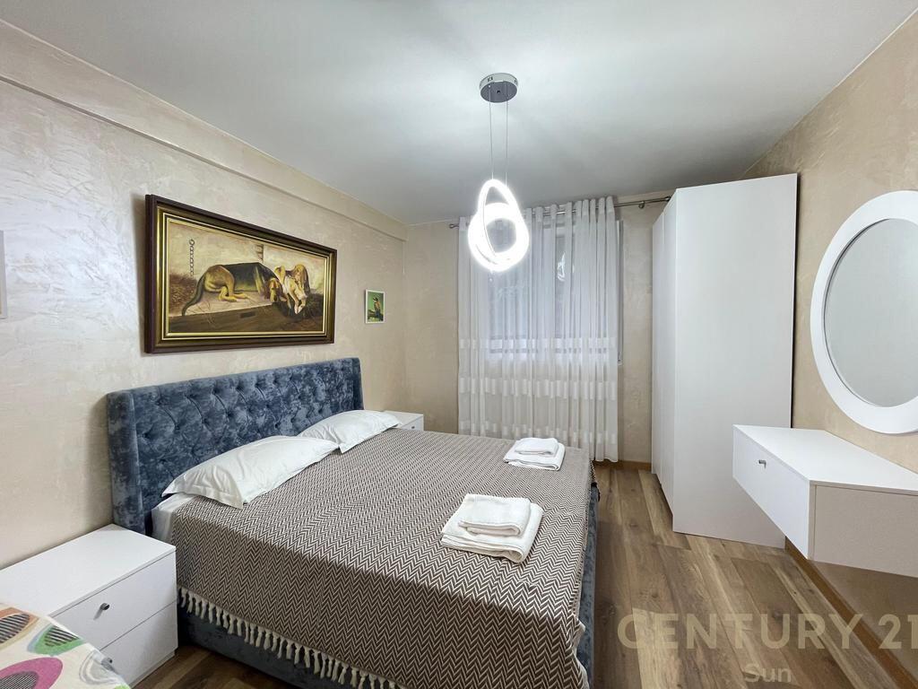 VILË ME QIRA PRANË RRUGËS MUHAMET GJOLLESHA – MUNDËSI IDEALE PËR BIZNES