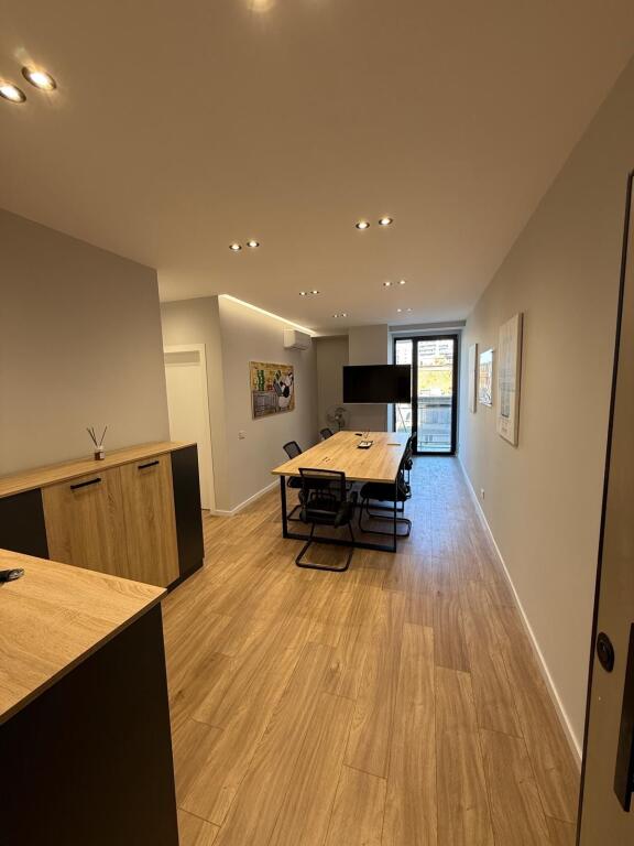 Jepet me qira ambient per zyre Te Mine Peza 700€