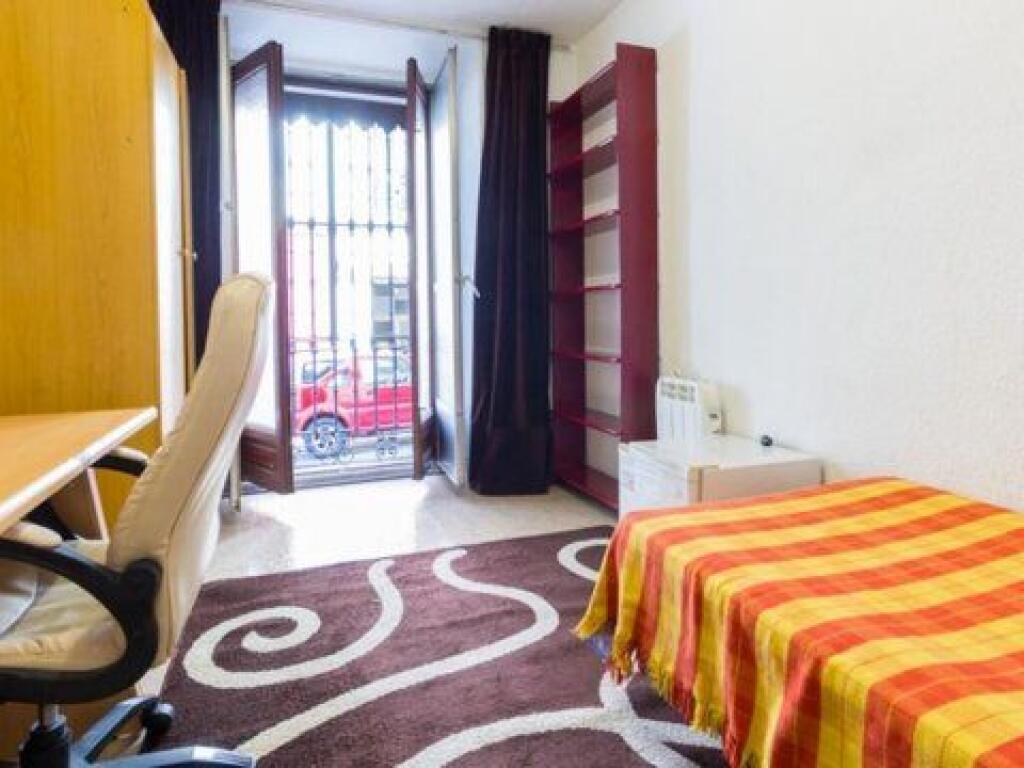 Apartament Me Qera 2+1 tek Varri i Bamit (ID B221370) Tirane