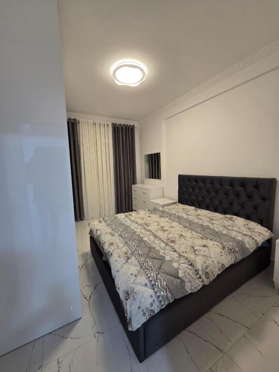 Jepet me qira 2+1+parkim FRESKU 600 mije leke