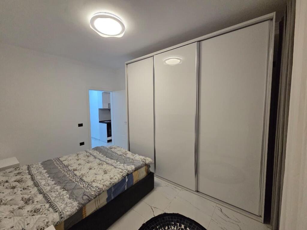 Jepet me qira 2+1+parkim FRESKU 600 mije leke