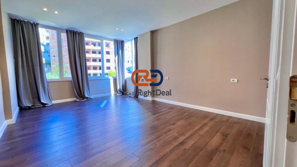 At the Botanical Garden, Apartment 2+1+2 with Large Area for Sale!!!