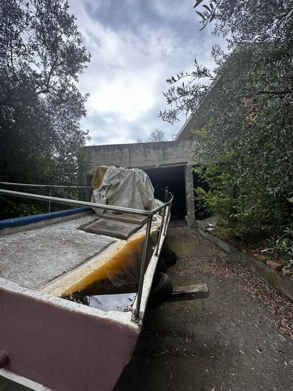 SHTEPI PRIVATE ME QERA MUZEUMI, DURRES