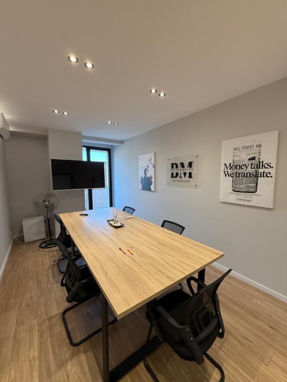 Jepet me qira ambient per zyre Te Mine Peza 700€