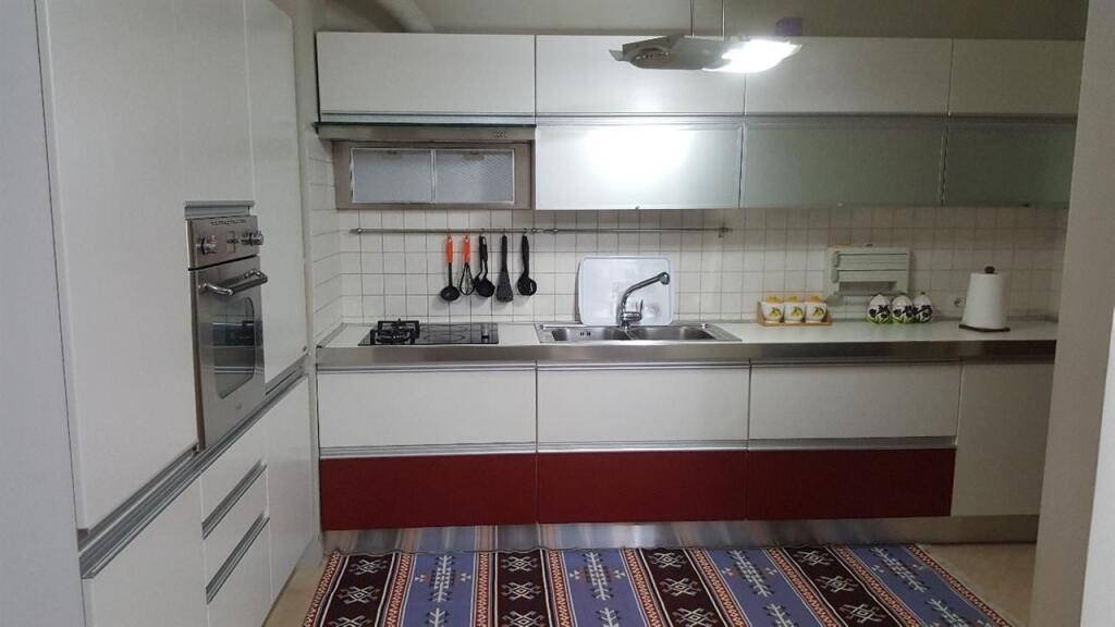 Apartament 1+1 me qera i mobiluar tek Pazari i Ri