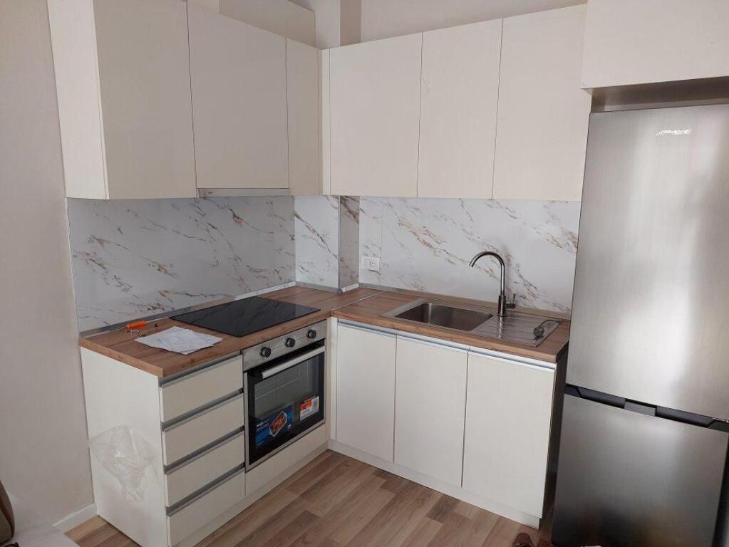 Astir, jepet me qera apartament 1+1!