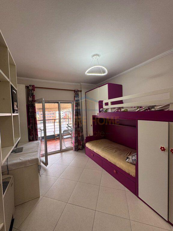 Qera, Apartament 2+1+Post parkimi , Unaza e Re.