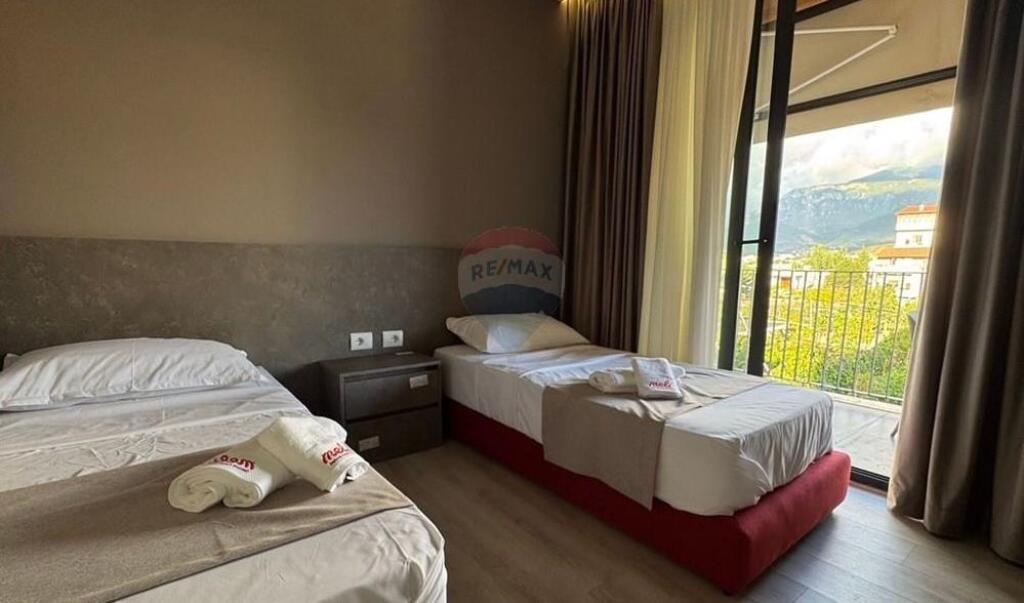 Qira/  Godine banimi tek rruga 5 Maji!