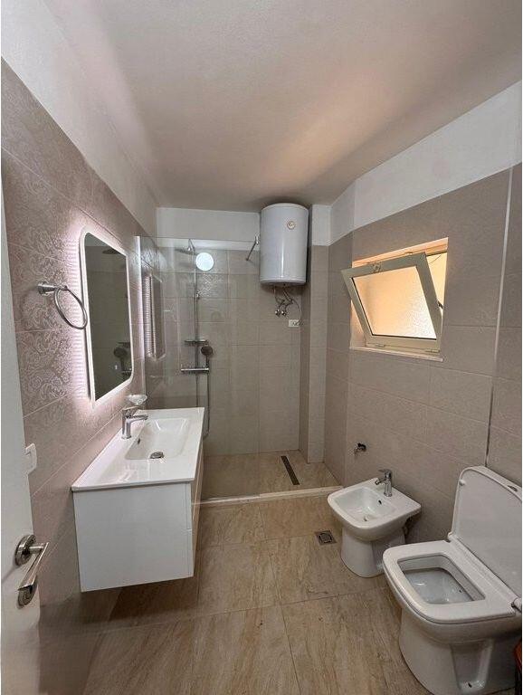 APARTAMENT 2+1 ME QERA PRANE PROKURORISE SE TIRANES! 750 € /Muaj