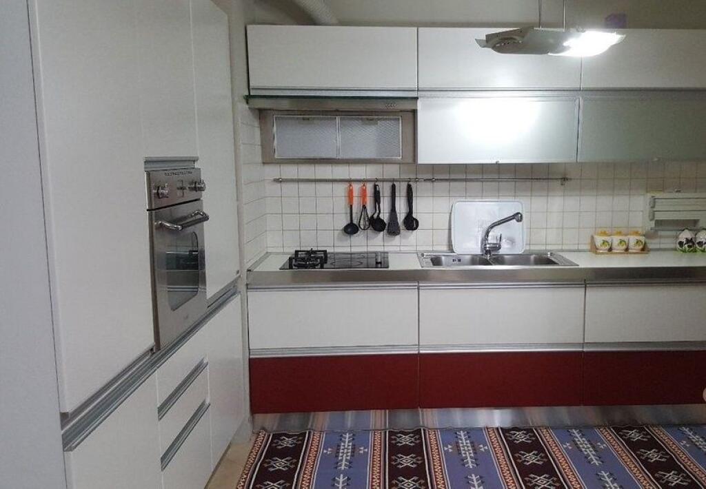 Apartament i Bollshëm 1+1 me Qira, Tek Pazari i Ri