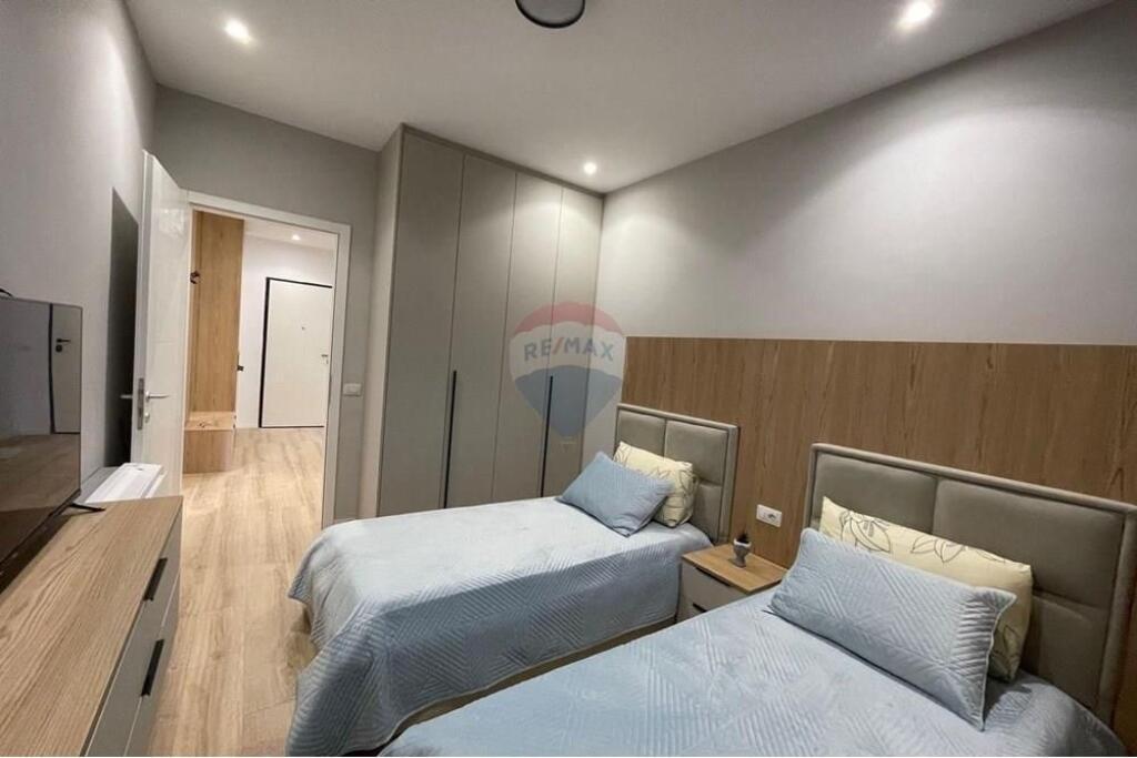 Apartament + Parkim - Për Qira - Liqeni i Thatë