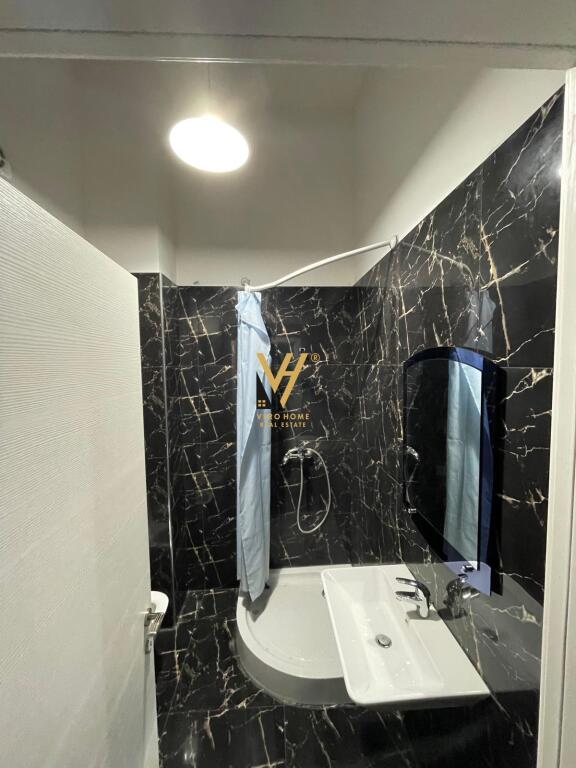 JEPET APARTAMENT 2+1+BLK ME QIRA TE ZOGU I ZI 900 EURO