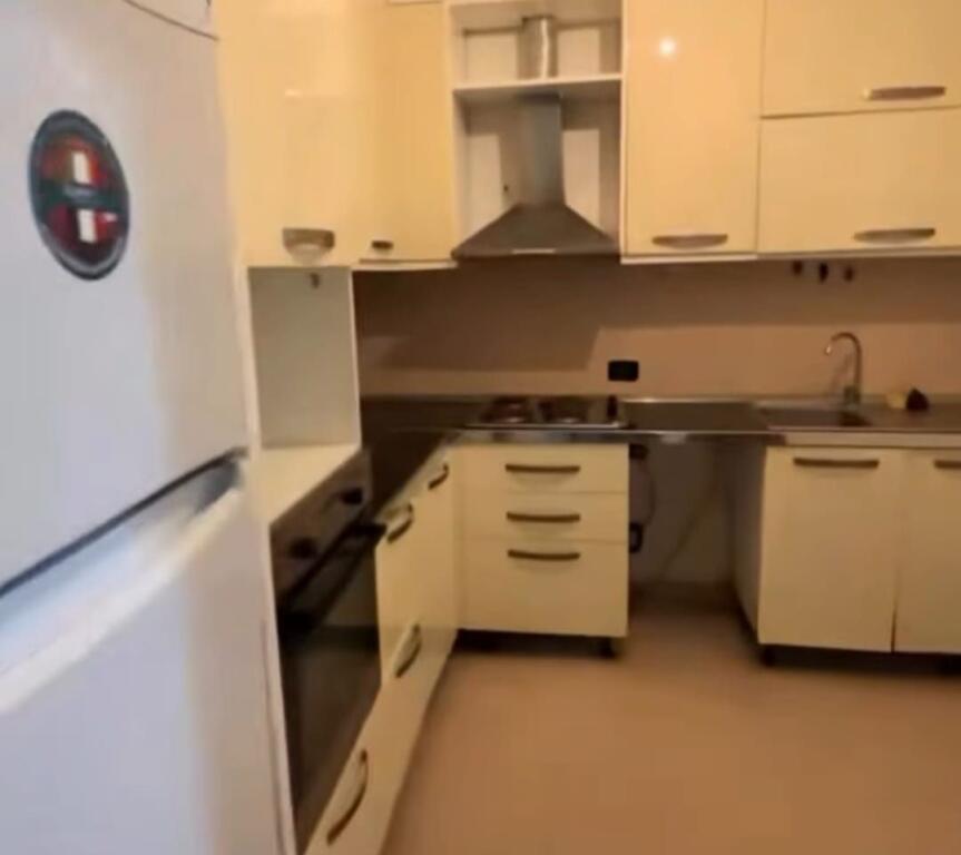 Shitet: Apartament 2+1 Astir ,prane Bar Bohem