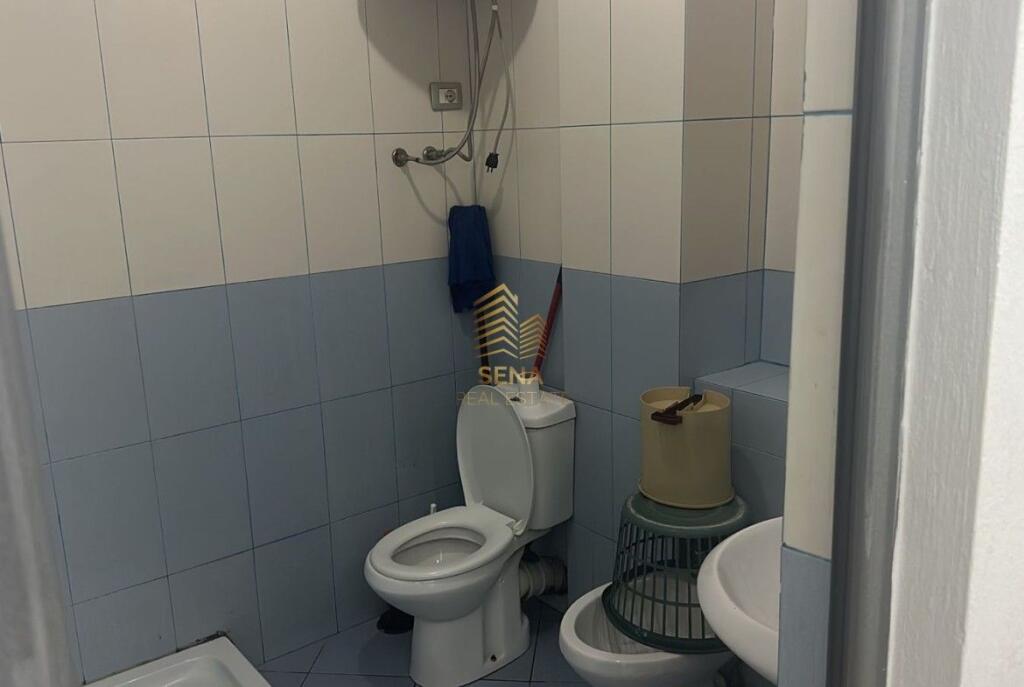 Qira, Hyrje Private 1+1, Ne fund te rruges 5 Maji, 350 Euro/muaj