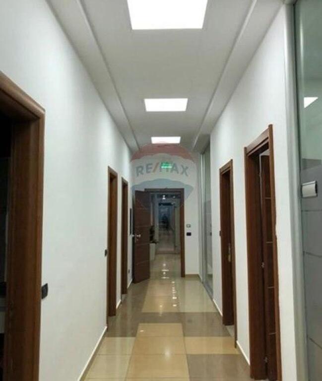 jepet me qira, ambient biznesi te Twin Towers, Bulevardi Nënë Tereza, Tiranë  ID: 530591002-2