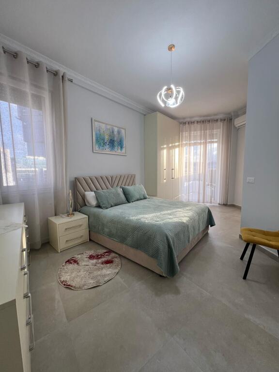 APARTAMENT 2+1 PER QERA TEK KAFE FLORA