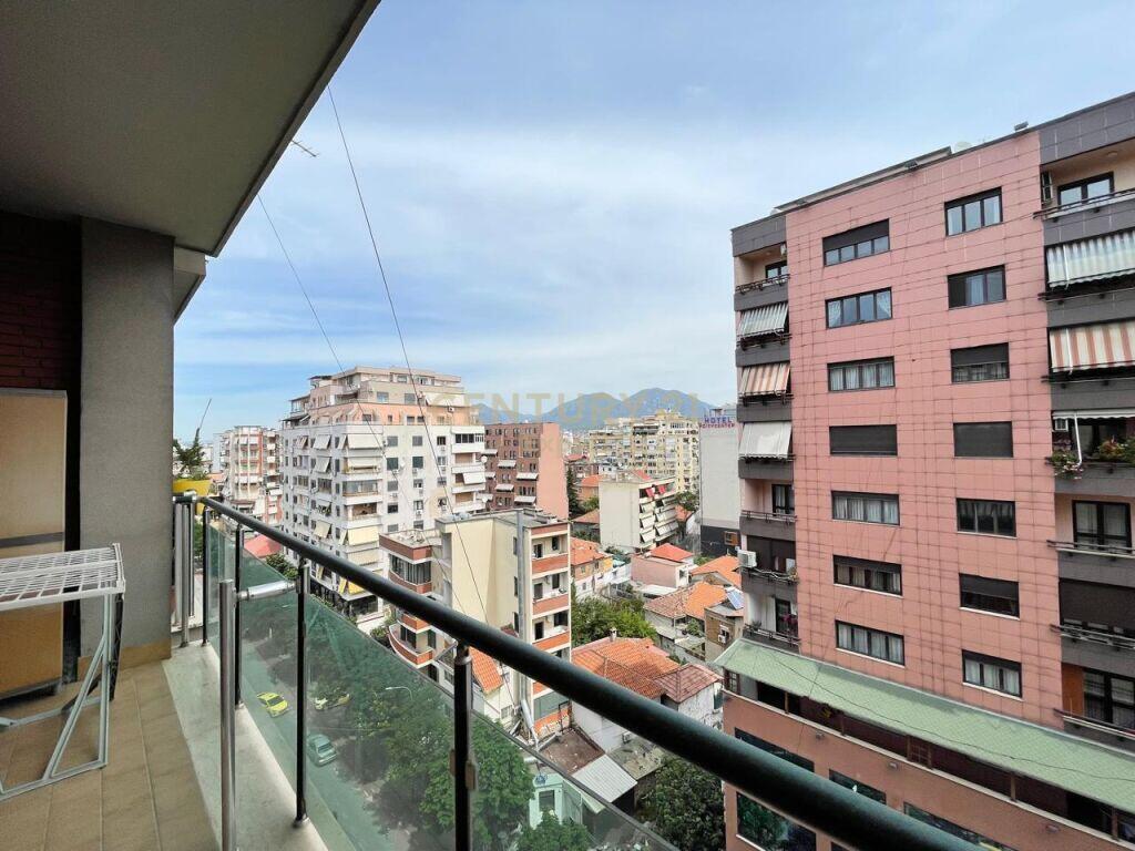 APARTAMENT LUKSOZ 3+1+2 POSTE PARKIMI PER QIRA TEK GALERIA !!