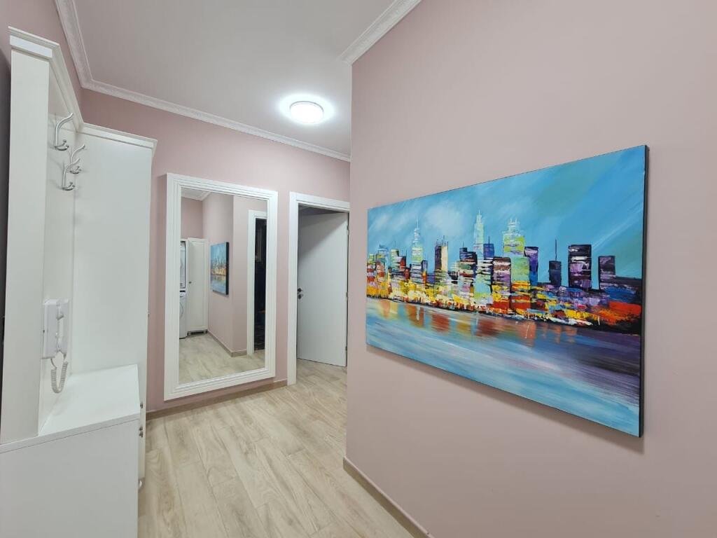 2+1,i miremobiluar,te liqeni i thate prane hotel radison,1000 euro me parkim