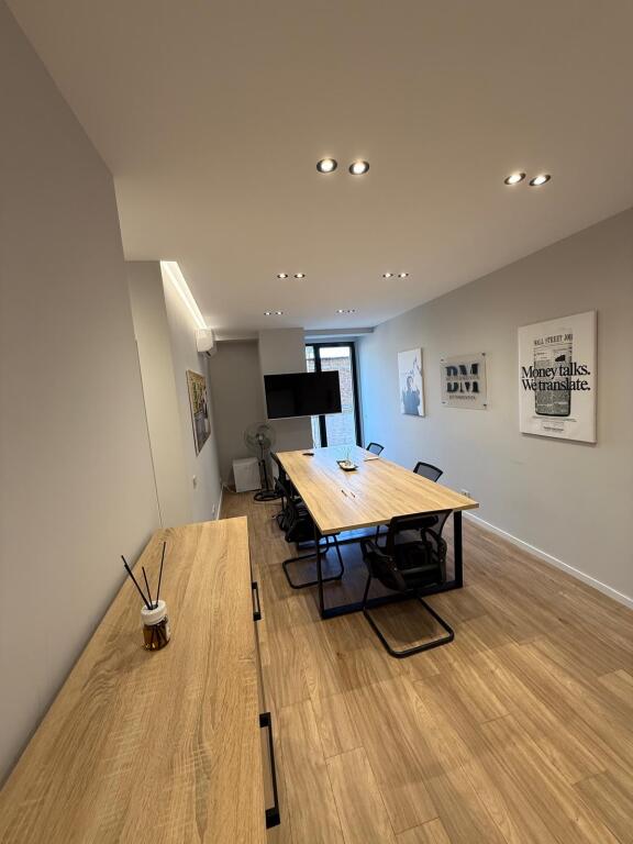 Jepet me qira ambient per zyre Te Mine Peza 700€