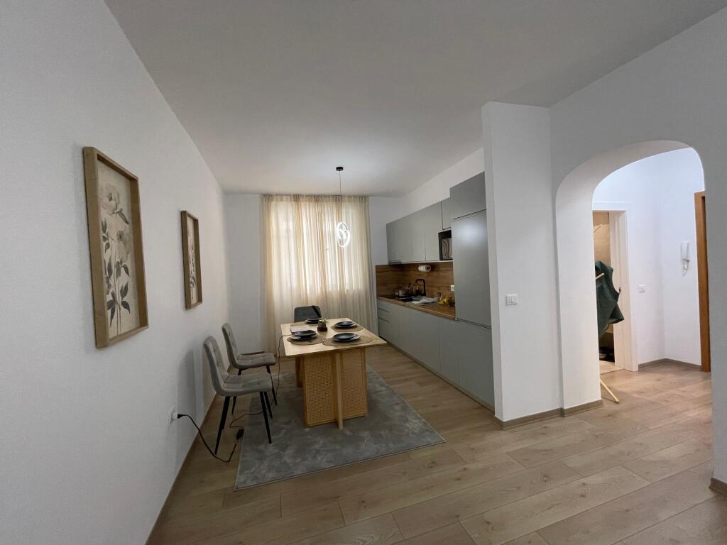 Apartament 2+1 modern - kafe Flora, rruga e durresit