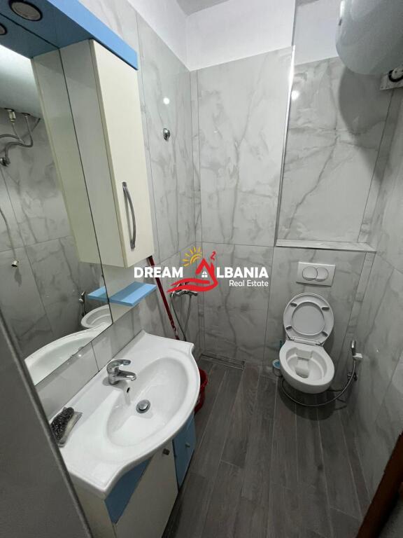 Jepet me qera garsoniere tek rruga e Barrikadave prane kopshtit Bucko (ID 4201046)