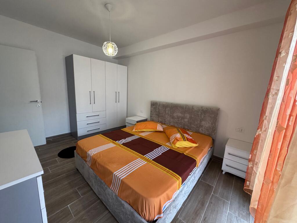 Qera Apartament 2+1  Cmimi 40.000 leke te reja  Tek 5 maji