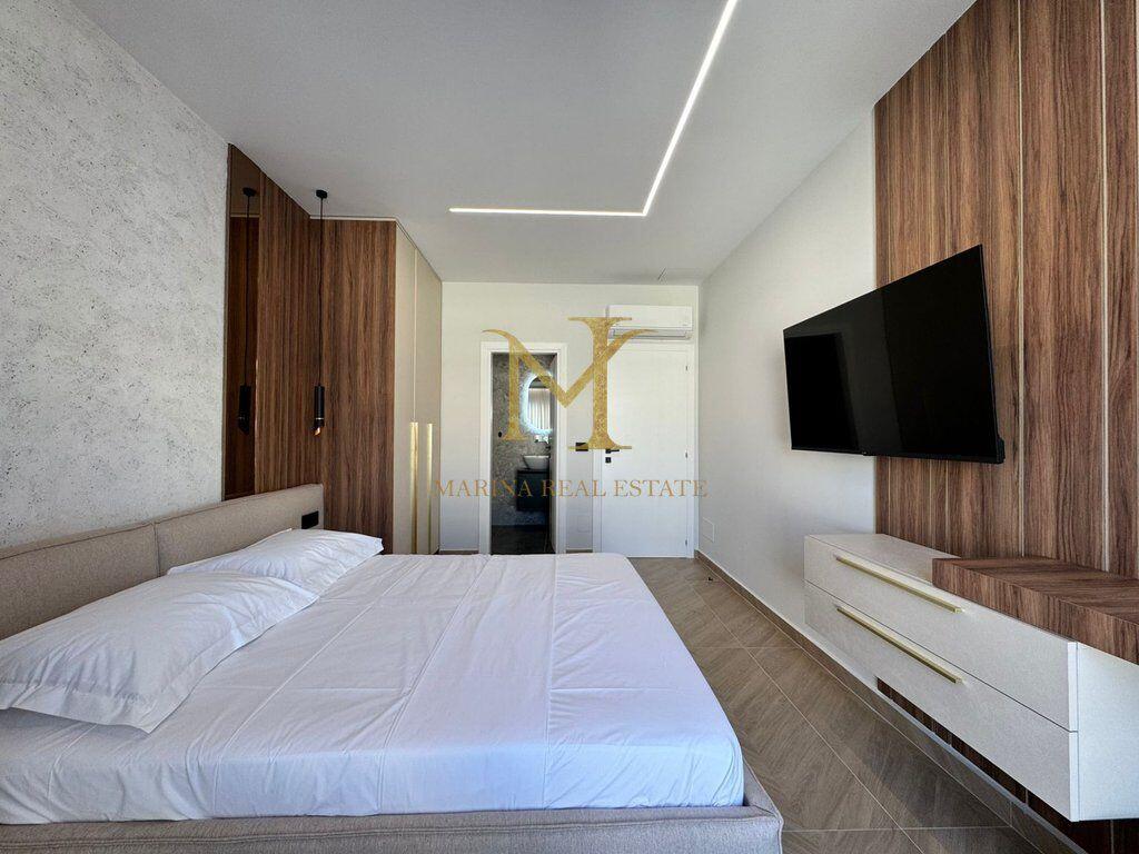 Shitet Papafingo luksoze në vijë të parë të detit, në Plazh pranë Hotel Adriatik.