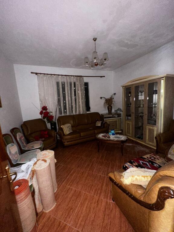 SHTEPI PRIVATE ME QERA MUZEUMI, DURRES