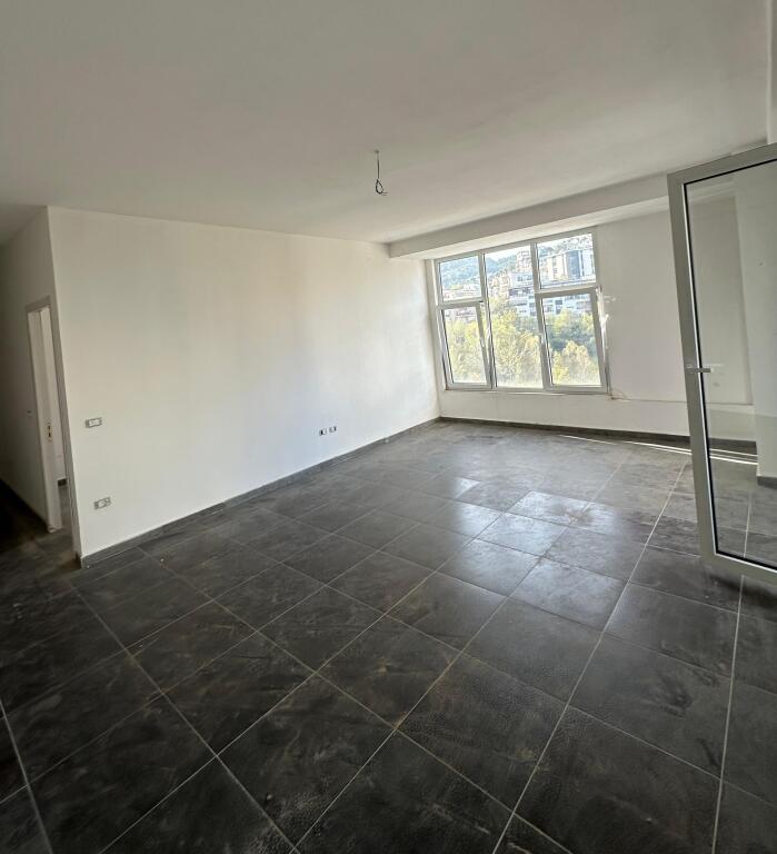 🏠 Shtepi  per shitje,  Pallat i Ri  2+1    💶 Elar2 13856