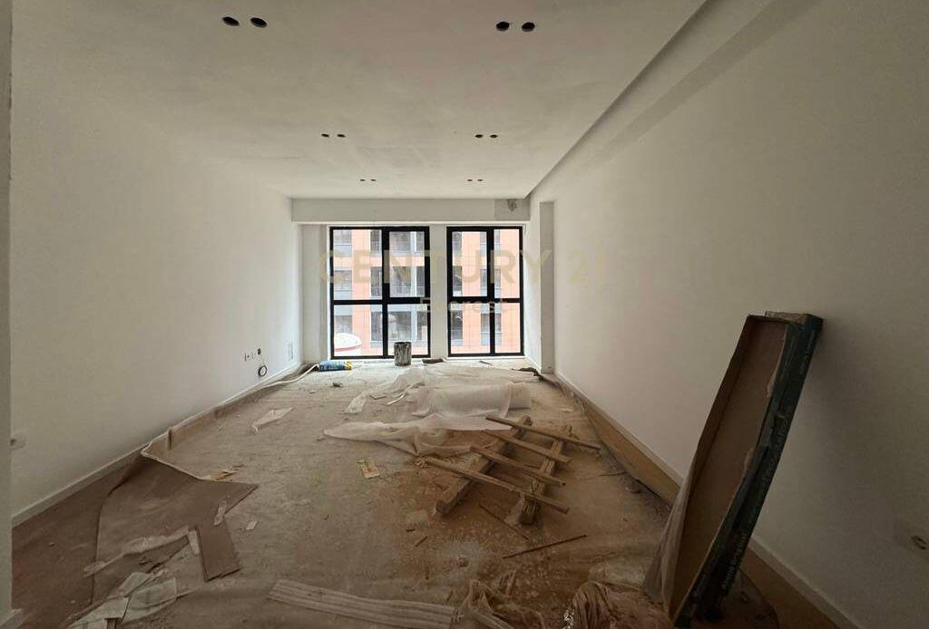 Apartament 1+1 me qira, Astir